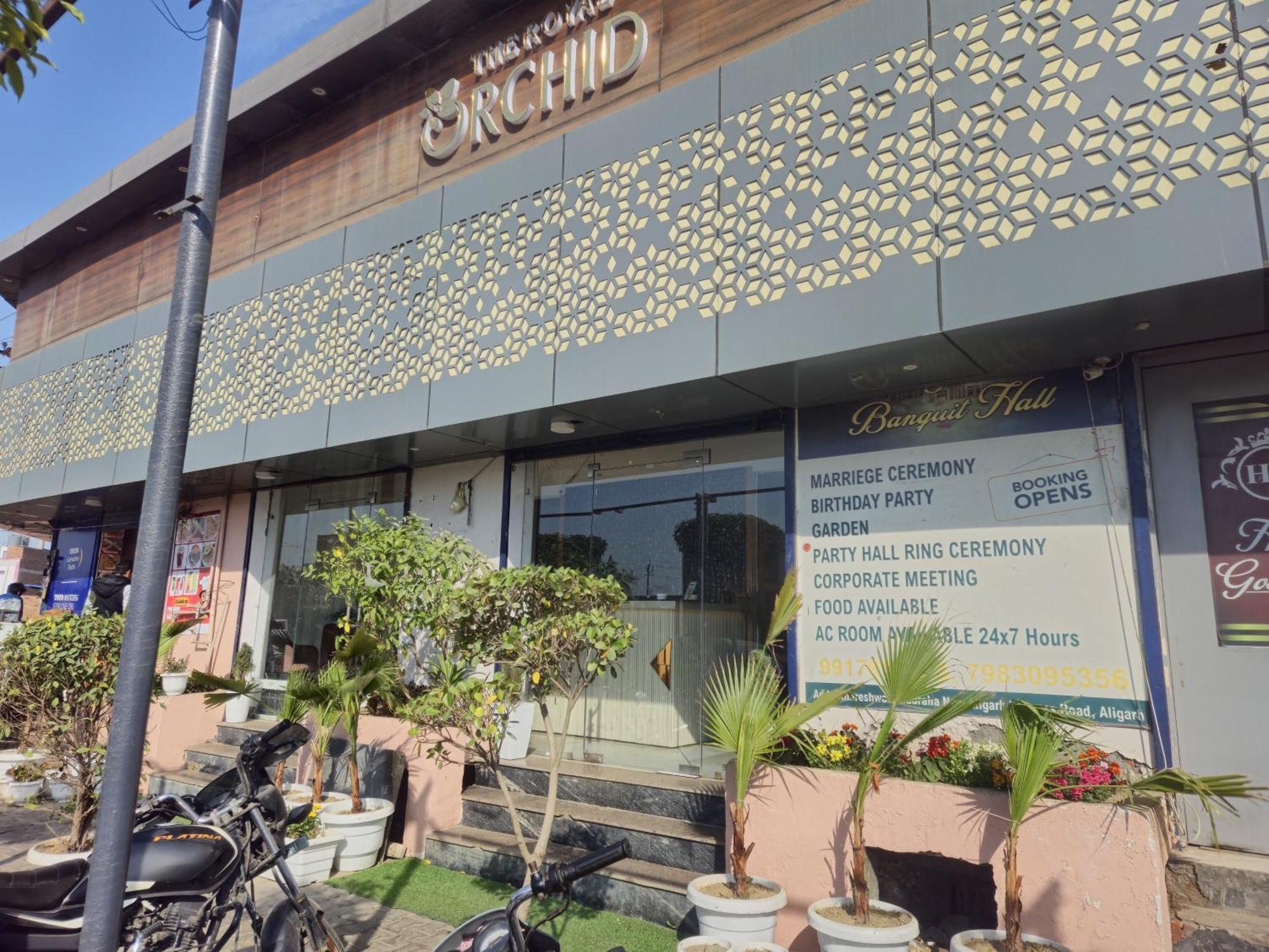 Hotel Royal Orchid Aligarh Kültér fotó